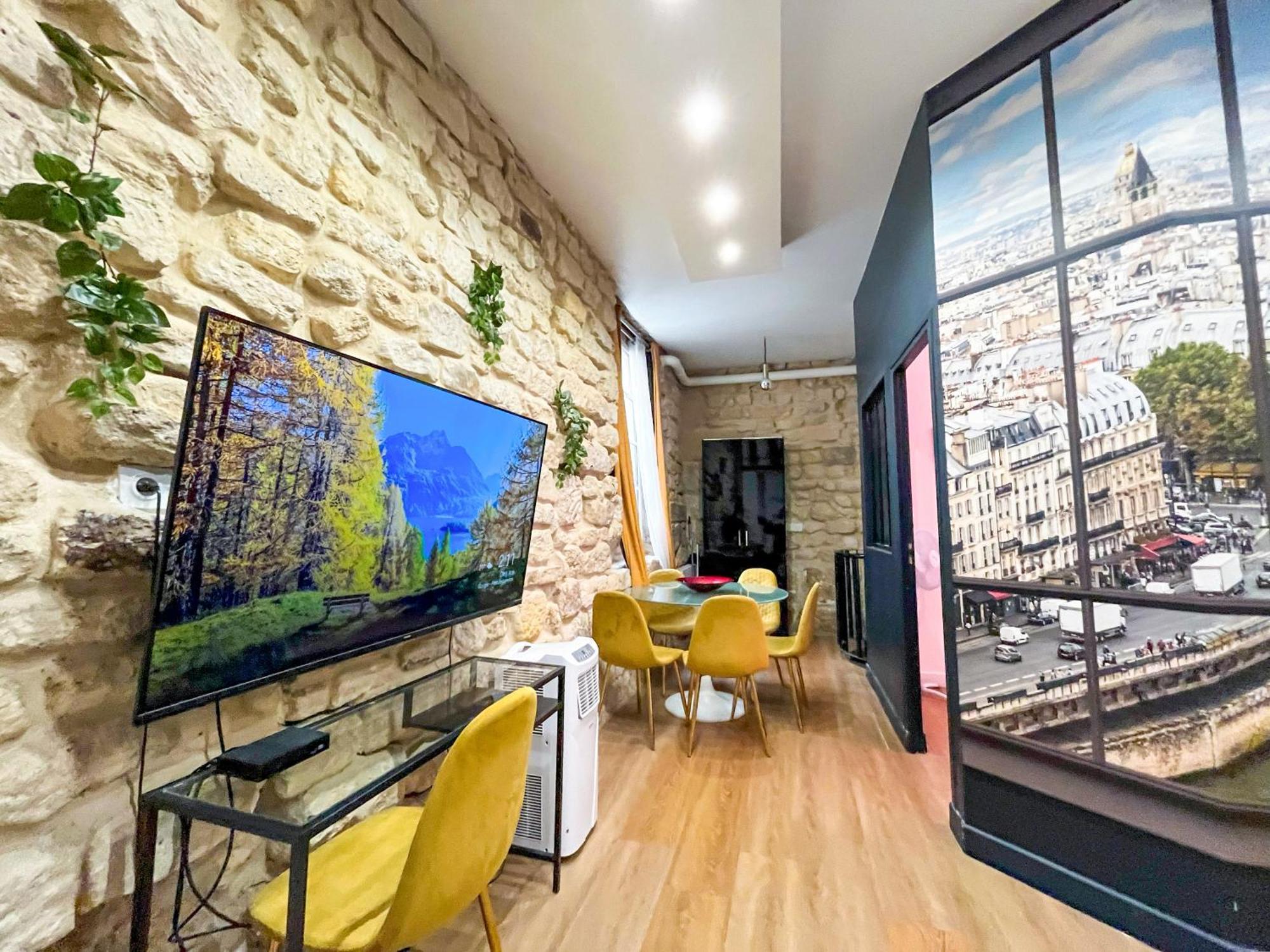 Apartment 154 - Urban Atelier Cinema In